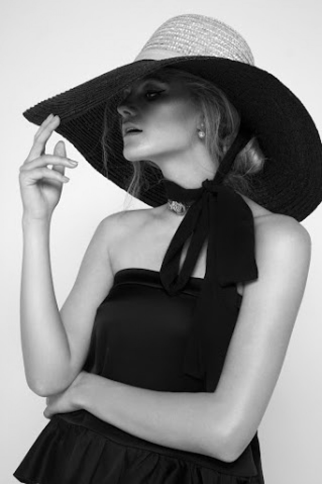 Zoe photographed by Nicole Ku for Nicrific.com, MUA: Jemima K