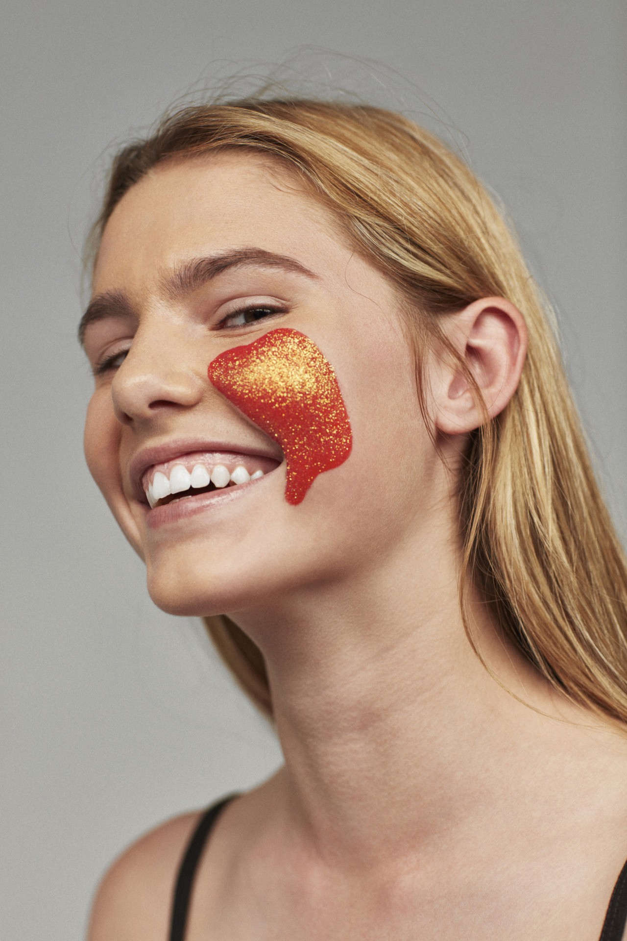 Dillyn & Libby photographed y Adam Bryce for Shuttle Magazine Makeup by Richard Symons